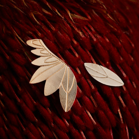 Nadja Carlotti Asymmetrical Feather earrings